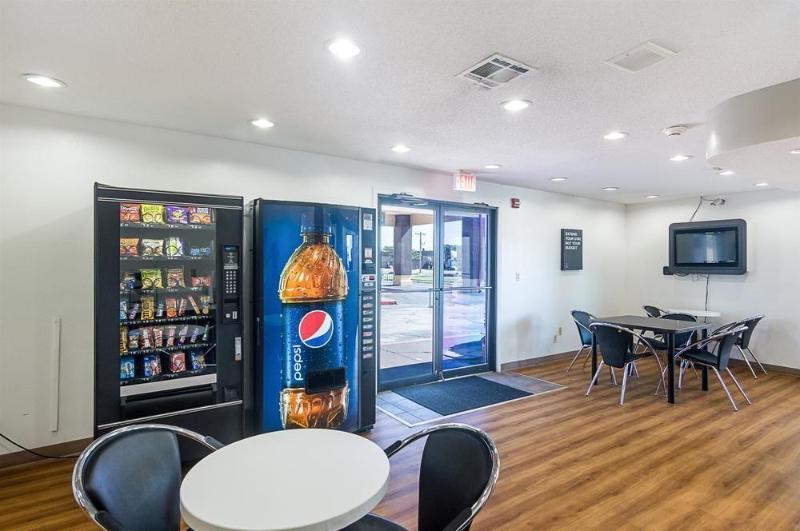 Studio Inn Extended Stay Oklahoma City Airport By Oyo Zewnętrze zdjęcie